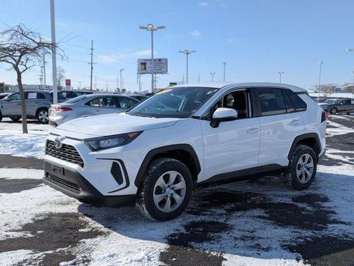 2022 Toyota RAV4 LE