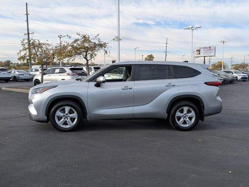 2023 Toyota Highlander LE