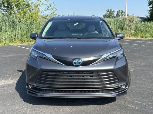 2025 Toyota Sienna XLE 7 Passenger