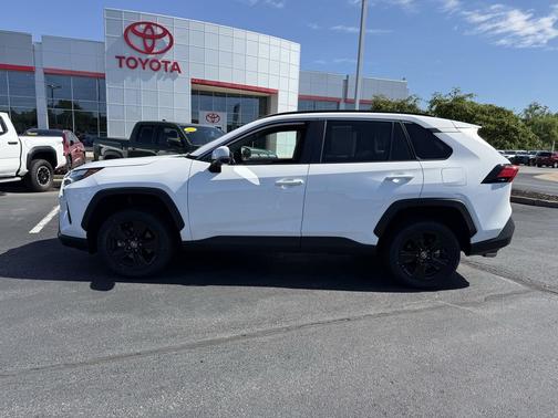 Ice Cap 2024 Toyota RAV4 XLE