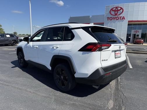 Ice Cap 2024 Toyota RAV4 XLE