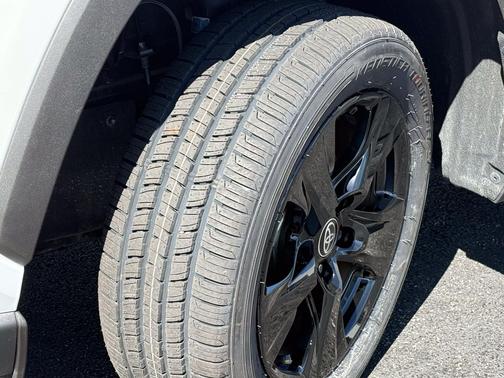Ice Cap 2024 Toyota RAV4 XLE