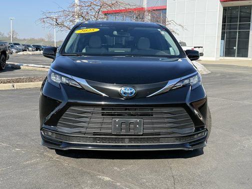 2025 Toyota Sienna LE