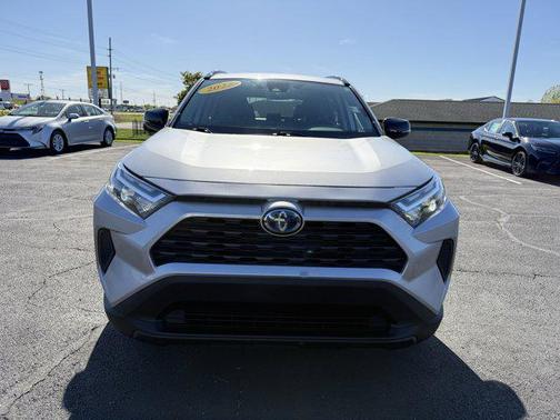 2022 Toyota RAV4 Hybrid XLE