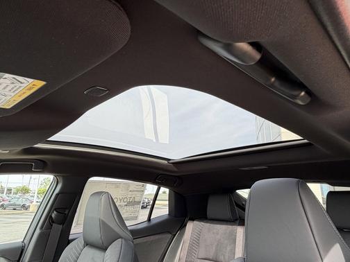 Tandoori w/Midnight Black Metallic Roof 2026 Toyota C-HR XSE