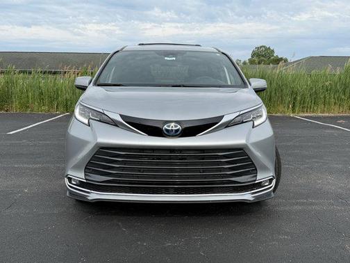 2025 Toyota Sienna Limited 7-Passenger