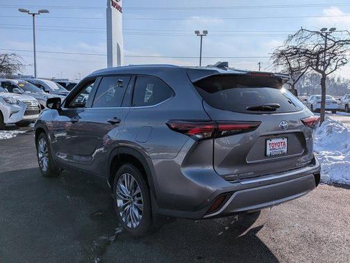 2025 Toyota Highlander Platinum