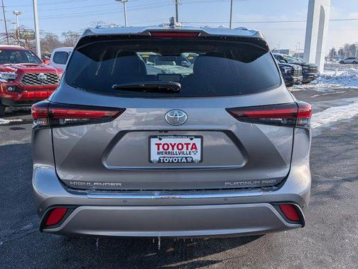 2025 Toyota Highlander Platinum