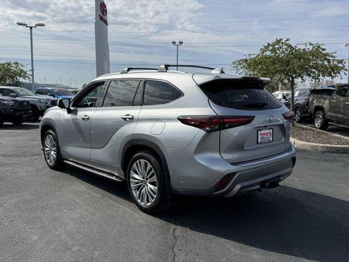 2024 Toyota Highlander Platinum
