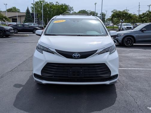 Ice Cap 2025 Toyota Sienna LE