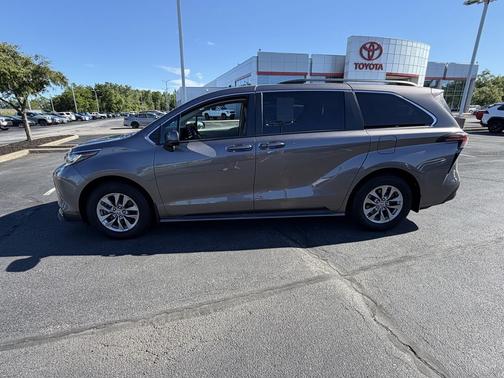 Predawn Gray Mica 2022 Toyota Sienna LE