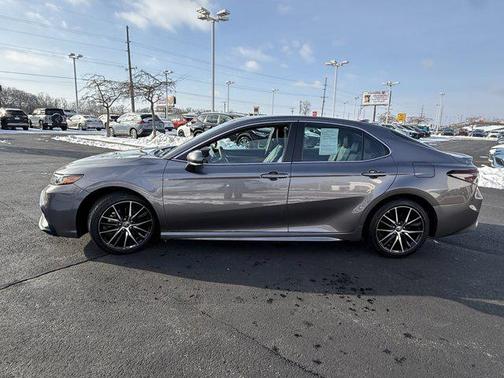 2022 Toyota Camry SE