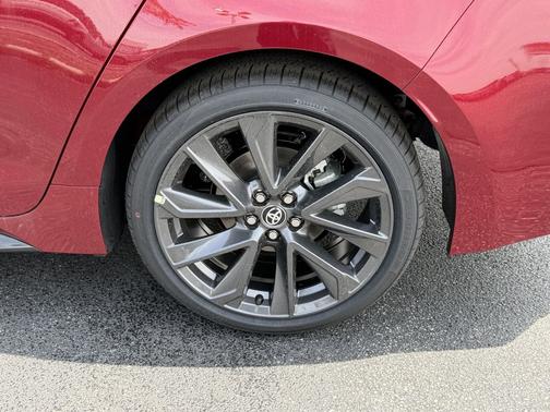 Ruby Flare Pearl/Midnight Black Metallic 2026 Toyota Corolla XSE