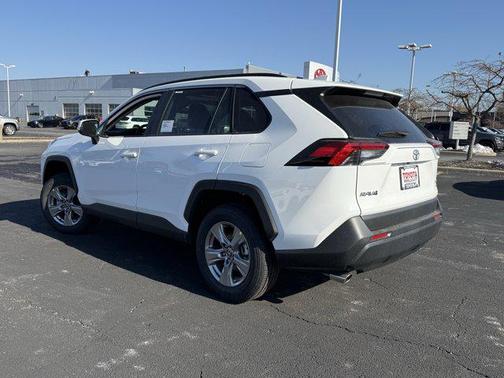 2025 Toyota RAV4 XLE