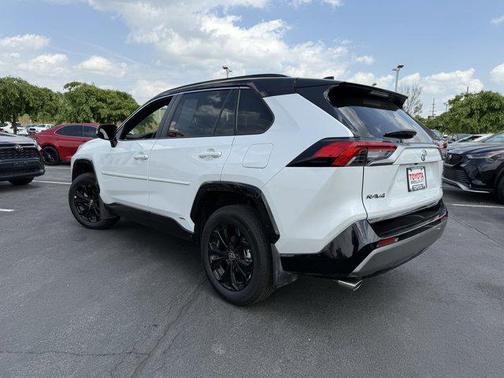 2025 Toyota RAV4 Hybrid SE