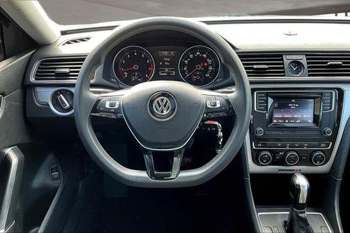 2016 Volkswagen Passat 1.8T S