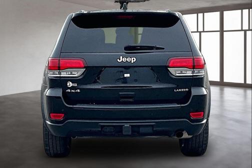 2022 Jeep Grand Cherokee Laredo