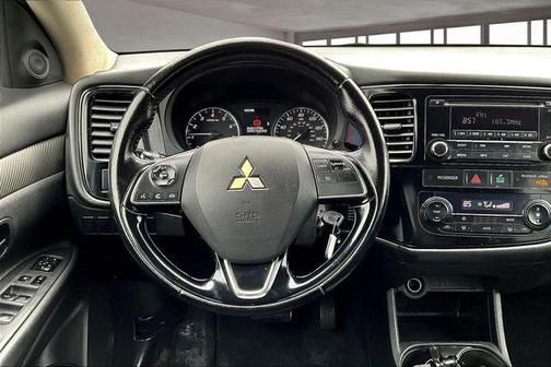 2016 Mitsubishi Outlander ES