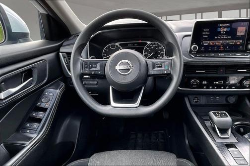Everest White Pearl 2024 Nissan Rogue SV