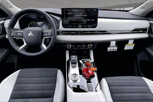 Moonstone Gray Metallic 2026 Mitsubishi Outlander SE