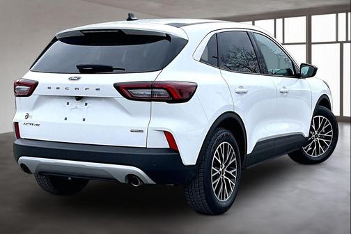 Oxford White 2023 Ford Escape Active