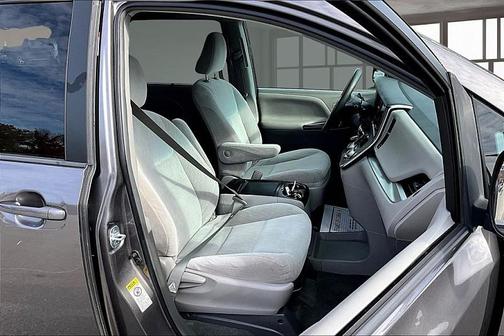 2017 Toyota Sienna LE