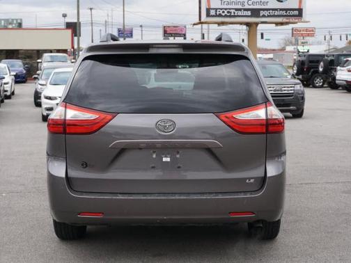 2017 Toyota Sienna LE
