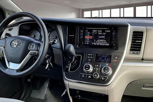 2017 Toyota Sienna LE