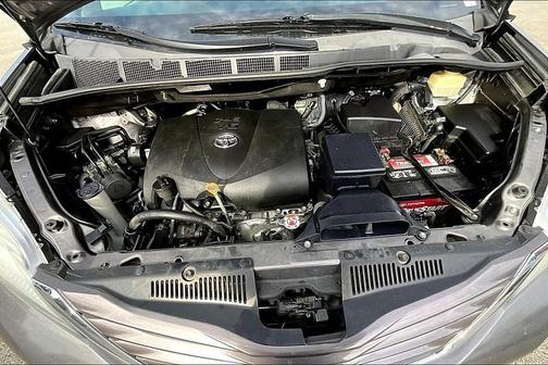 2017 Toyota Sienna LE