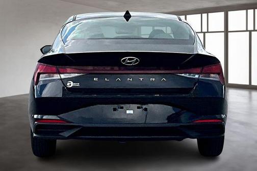 2021 Hyundai ELANTRA SE