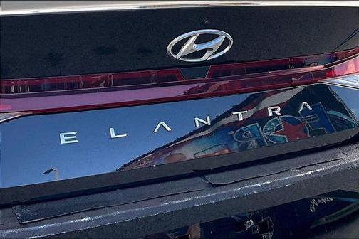 2021 Hyundai ELANTRA SE