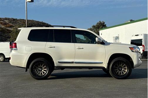 2019 Toyota Land Cruiser Base
