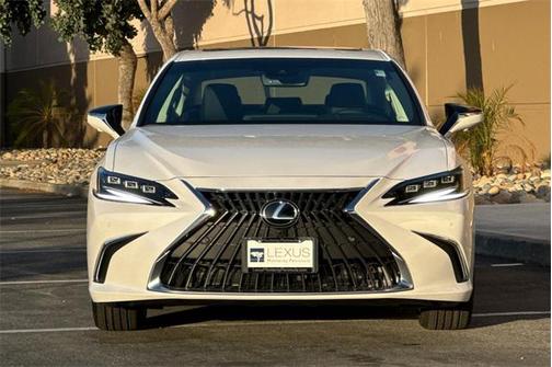 2025 Lexus ES 300h Luxury