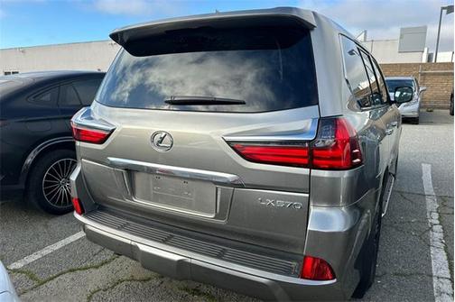 2021 Lexus LX 570 Three-Row