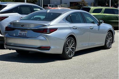 2024 Lexus ES 300h F SPORT Design