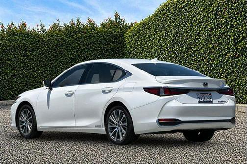 White Pearl 2021 Lexus ES 300h Base