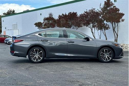 2025 Lexus ES 300h Base