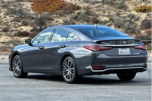 2025 Lexus ES 300h Base
