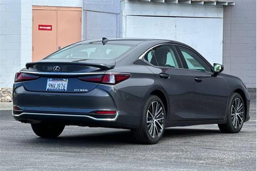 2025 Lexus ES 300h Base