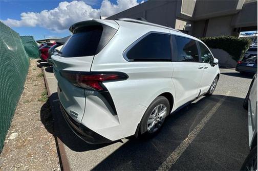 2023 Toyota Sienna Limited 7-Passenger