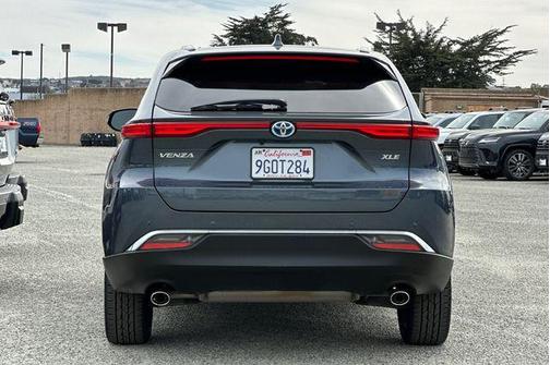 Coastal Gray Metallic 2023 Toyota Venza XLE