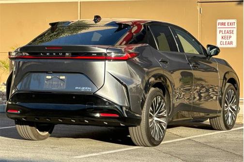 2023 Lexus RZ 450e Luxury