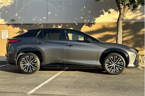 2023 Lexus RZ 450e Luxury
