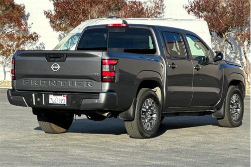 2023 Nissan Frontier SV