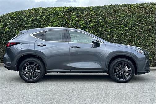 2026 Lexus NX 450h+ Luxury