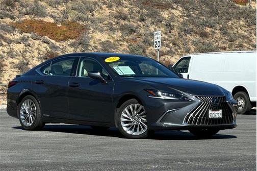 2022 Lexus ES 300h Luxury