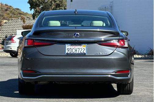 2022 Lexus ES 300h Luxury