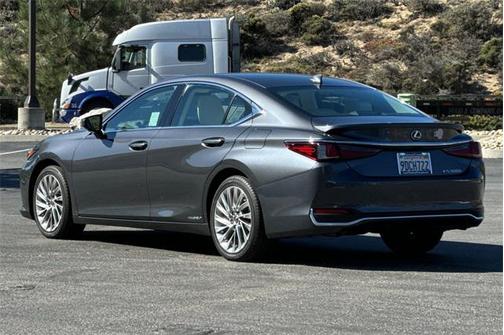 2022 Lexus ES 300h Luxury