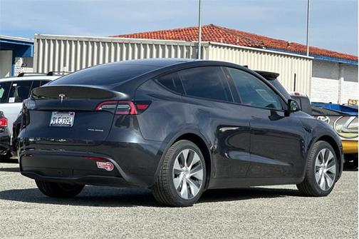 2024 Tesla Model Y Long Range Dual Motor All-Wheel Drive