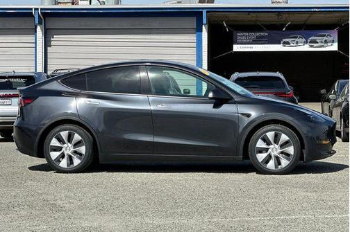 2024 Tesla Model Y Long Range Dual Motor All-Wheel Drive